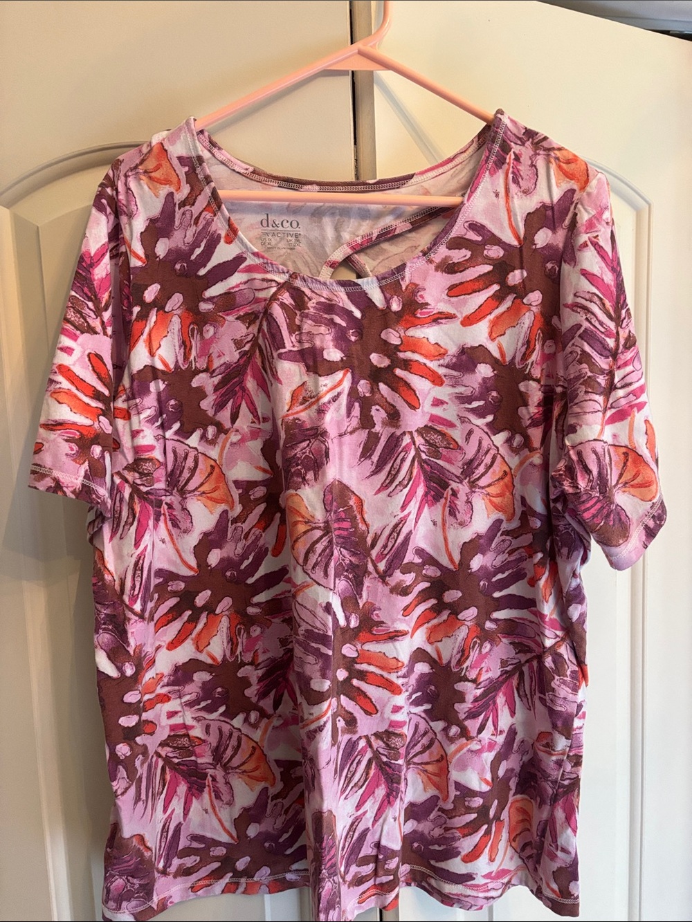 d&co Pink Floral Short Sleeve Scoop-Neck Tee